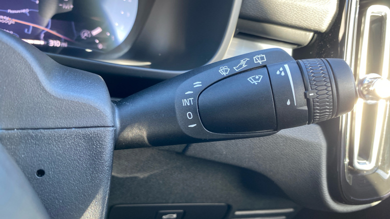 Volvo XC40 2.0 B3P Plus Black Edition 5dr Auto Petrol Estate